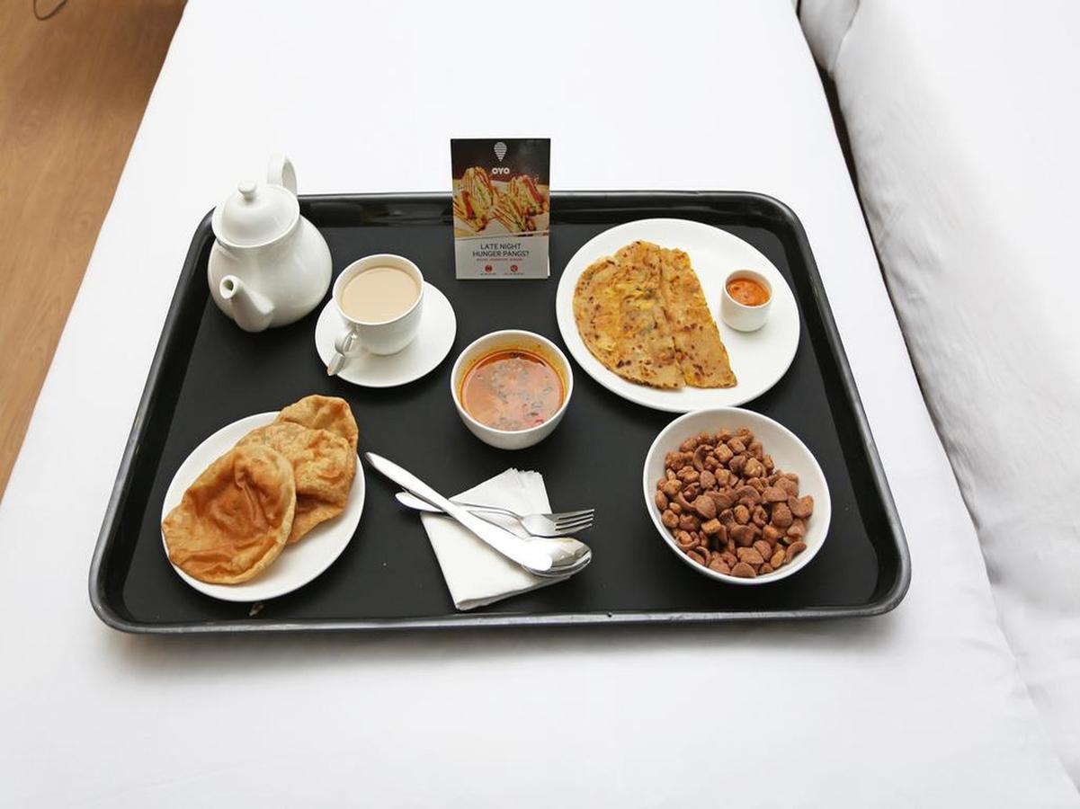 Oyo 14571 Century Plaza Hotel