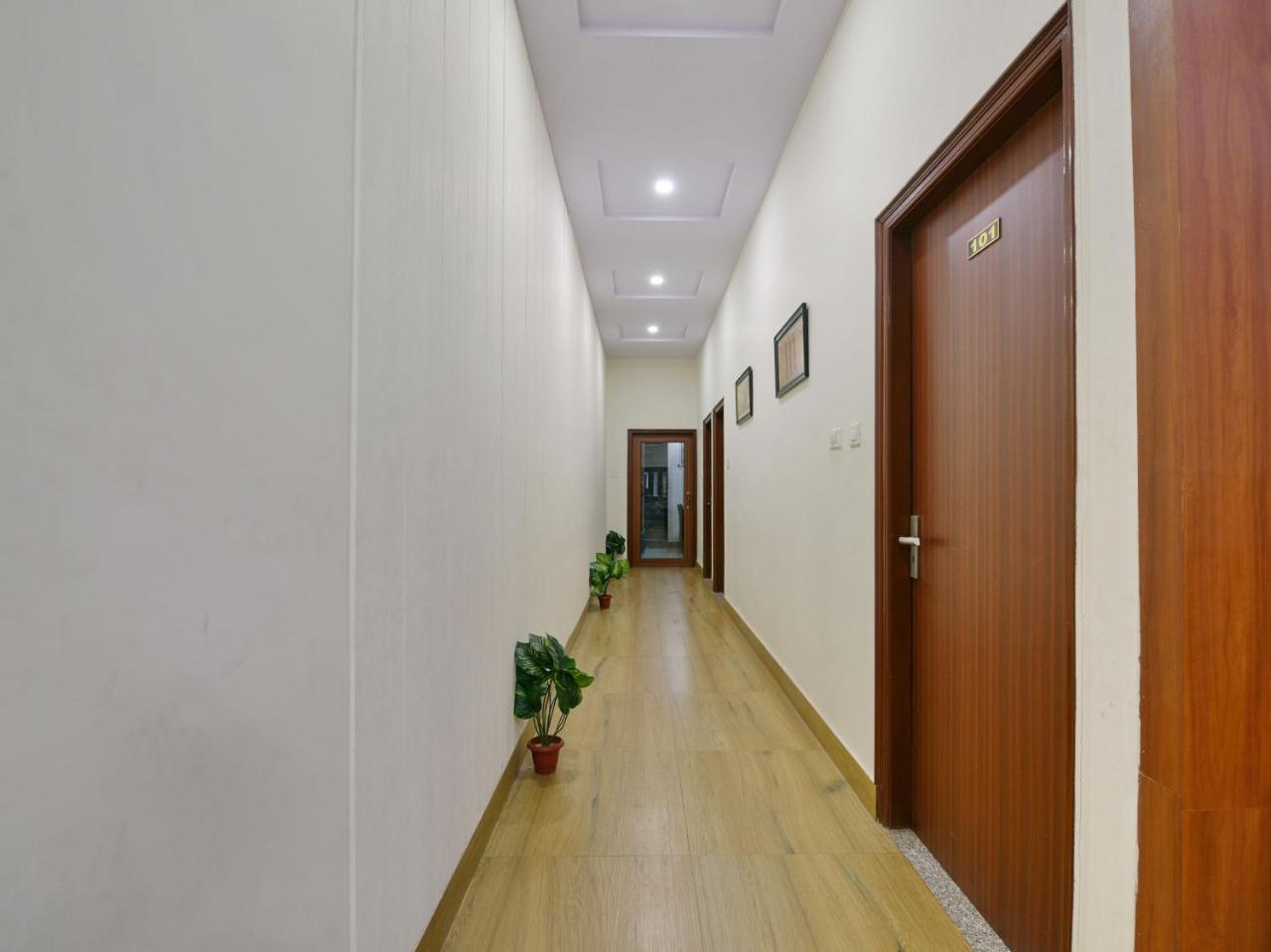 Hotel Oyo 14571 Century Plaza *