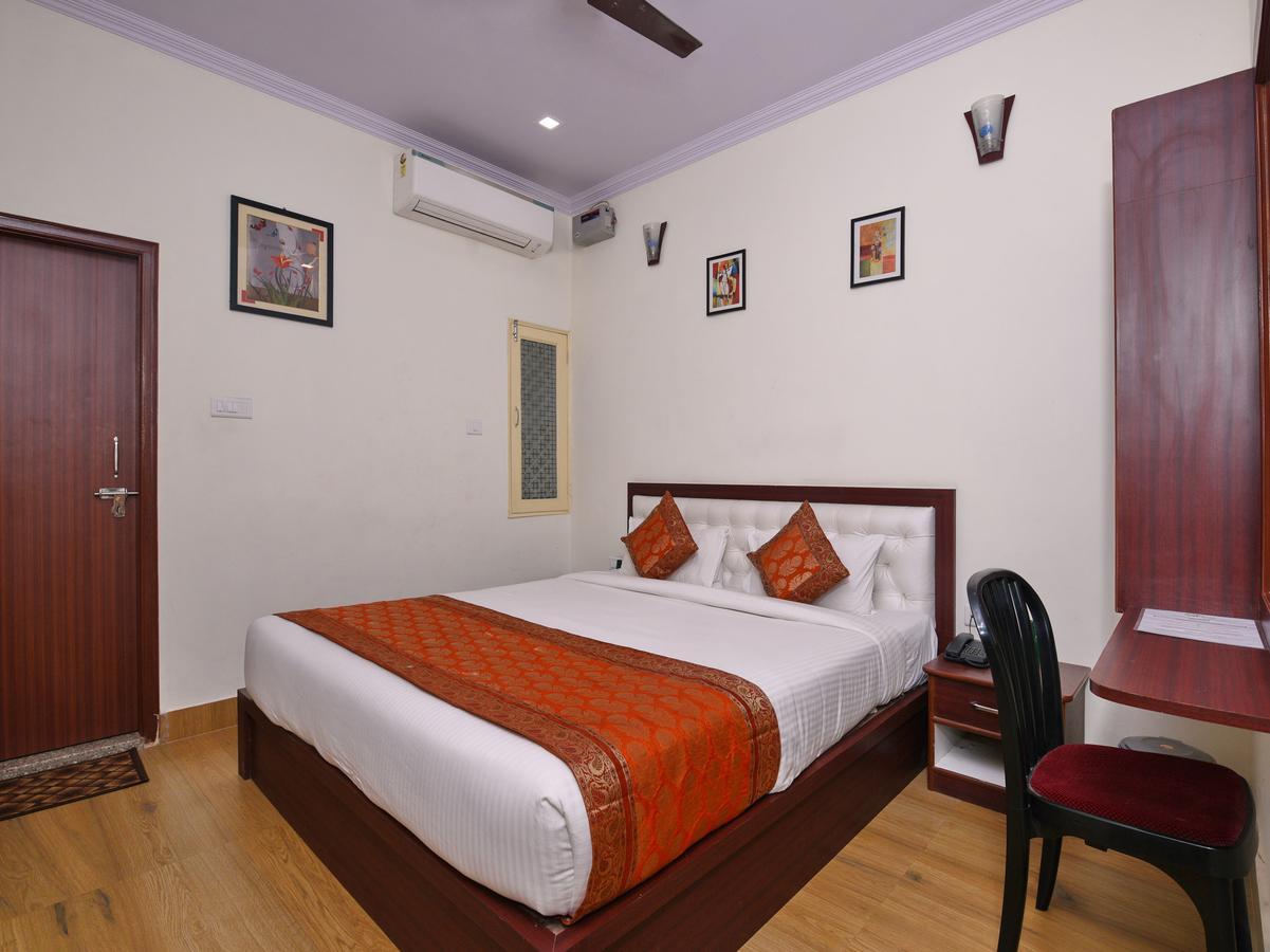 Hotel Oyo 14571 Century Plaza *