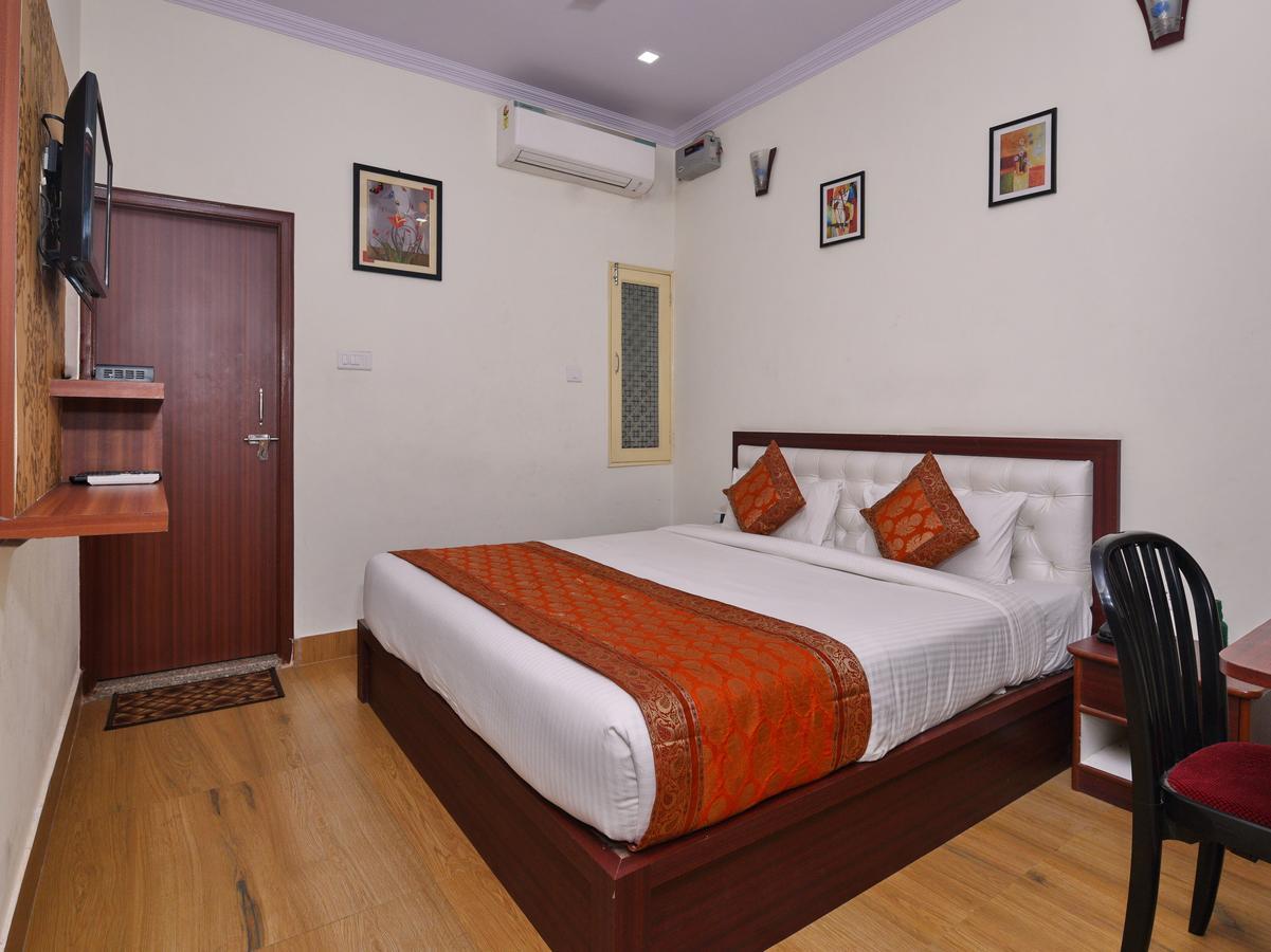 Hotel Oyo 14571 Century Plaza *